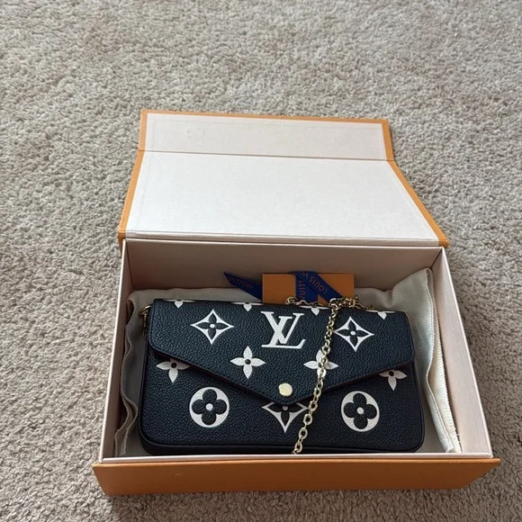 Louis Vuitton Orange Gift Box with Cream Pouch - Picture 15 of 15